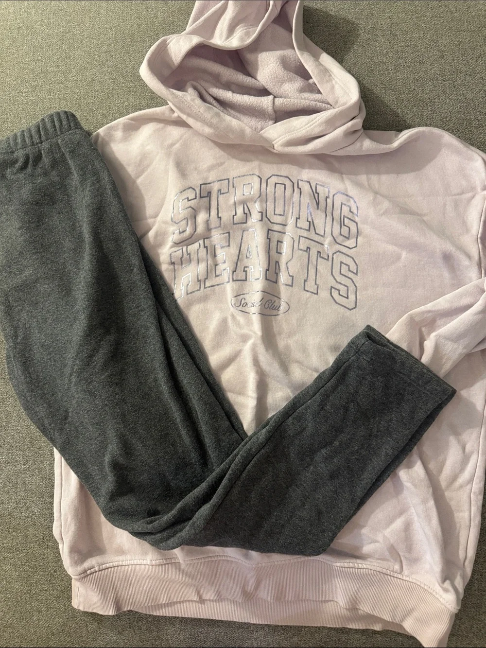 5/$15- Girl’s outfit size large
